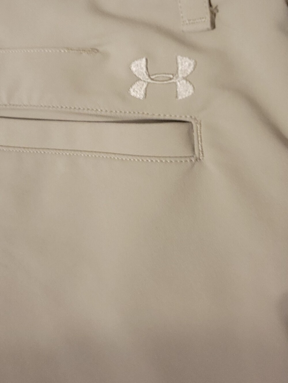 Under Armour Men's Light Khaki Athletic Flat-Front Shorts - Size 34 - Picture 4 of 6